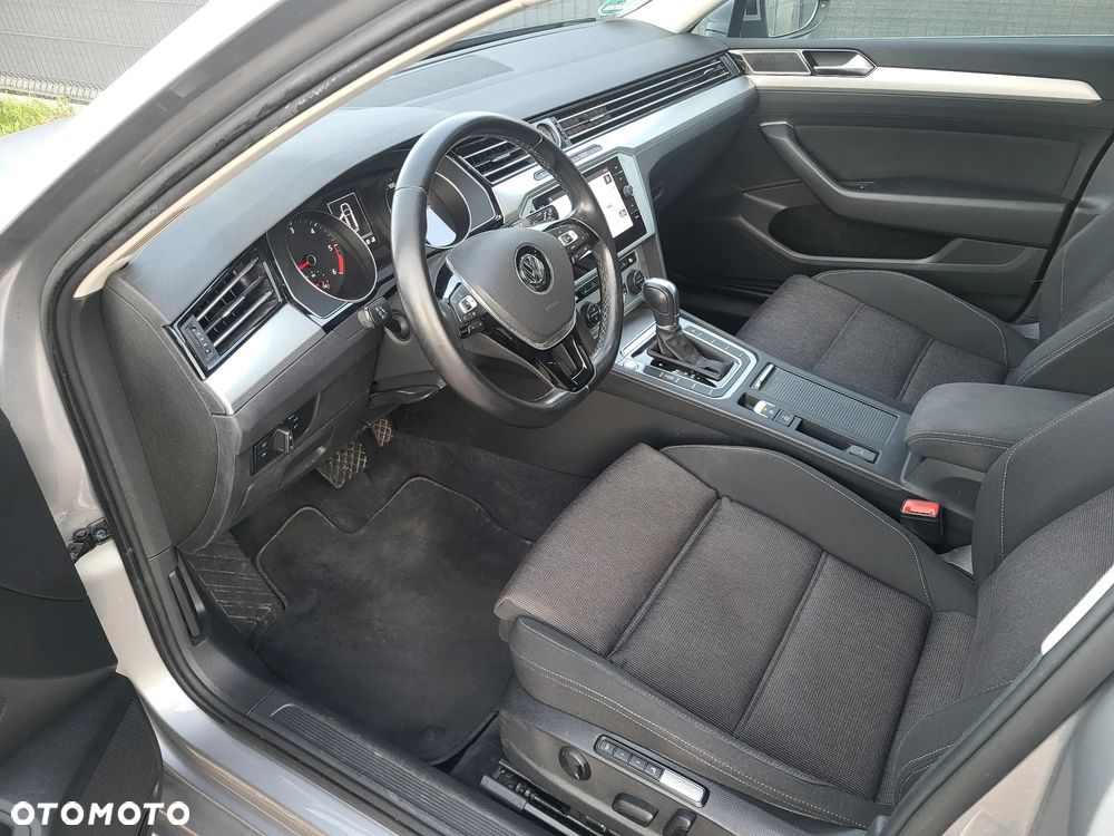 Volkswagen Passat 2.0 TDI SCR DSG Business - 9