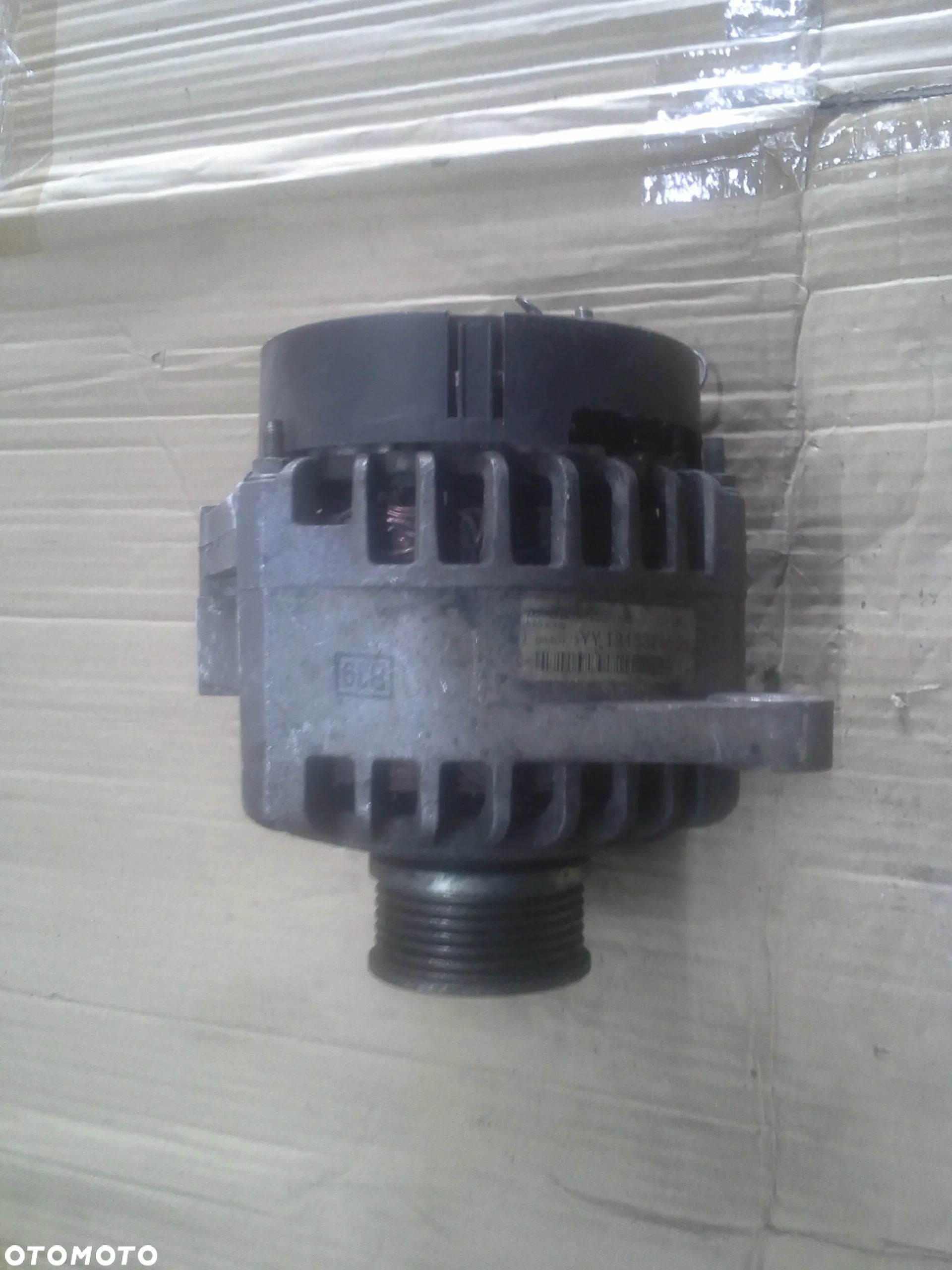 Opel Astra H Vectra C Zafira B 1.9 CDTi alternator Denso 13153236 - 1