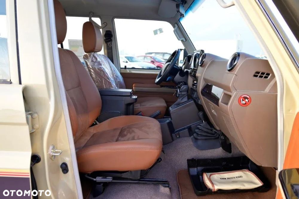 Toyota Land Cruiser - 29