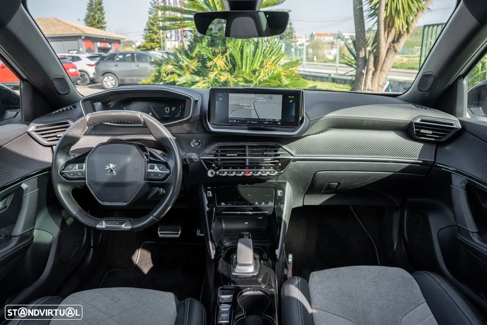 Peugeot e-2008 50 kWh GT - 11