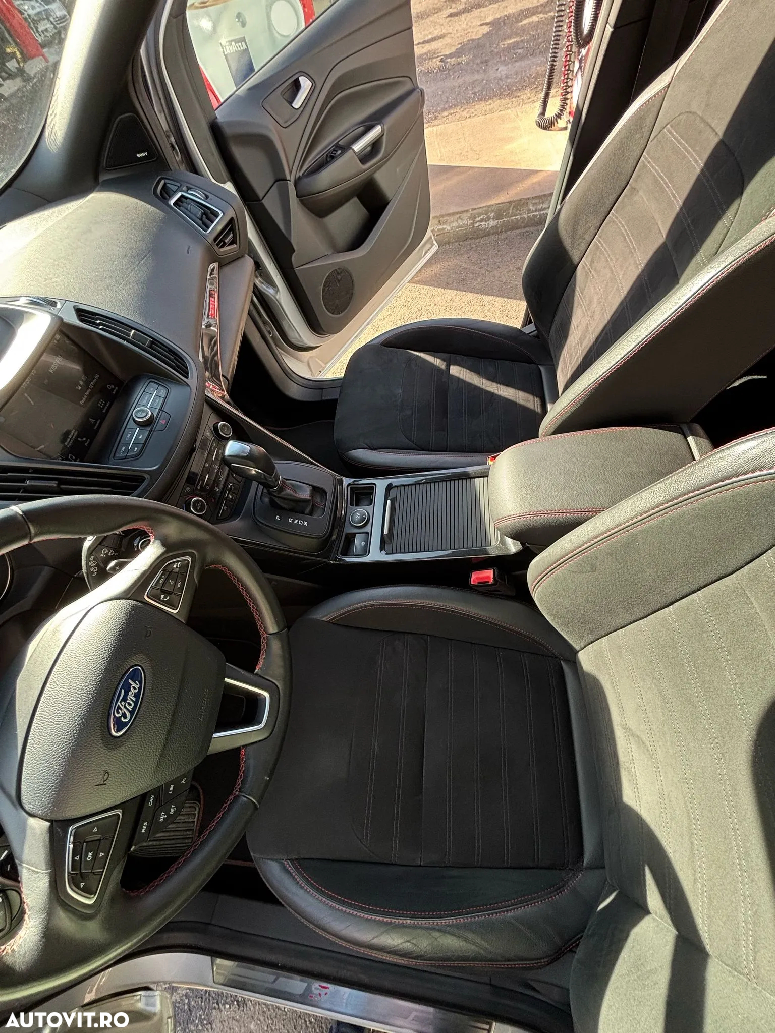 Ford Kuga 2.0 TDCi 4WD Powershift ST-Line - 9