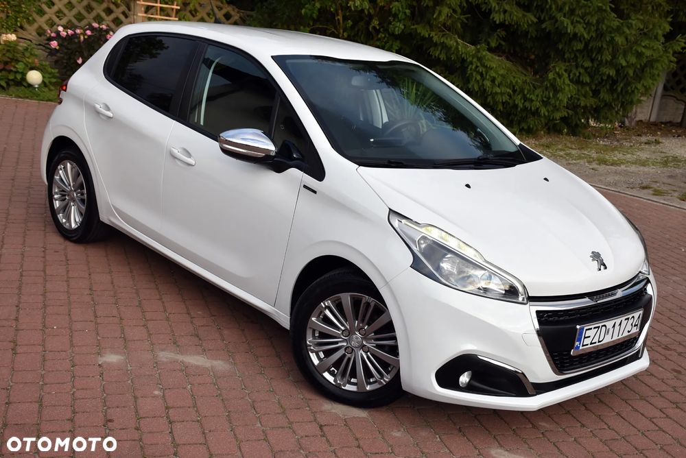 Peugeot 208 - 10