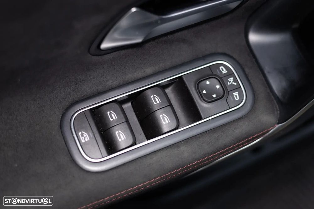 Mercedes-Benz A 250 e 8G-DCT AMG Line - 38