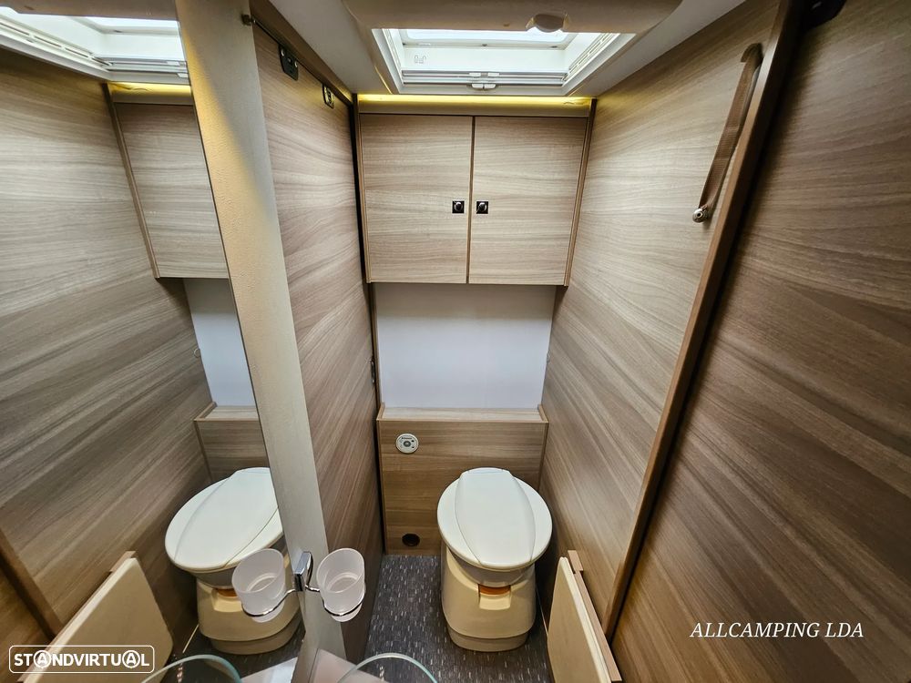 Adria Matrix M670SBC 50 YEARS 5 LUGARES DE LIVRETE CAMA CENTRAL + BASCULANTE - 33