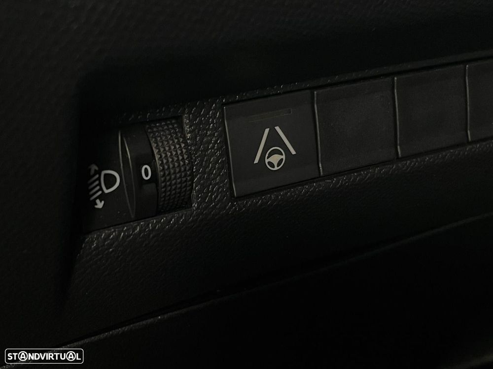 Peugeot 2008 1.2 PureTech Allure EAT8 - 12