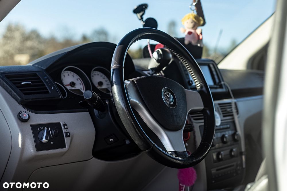 Volkswagen Routan - 14