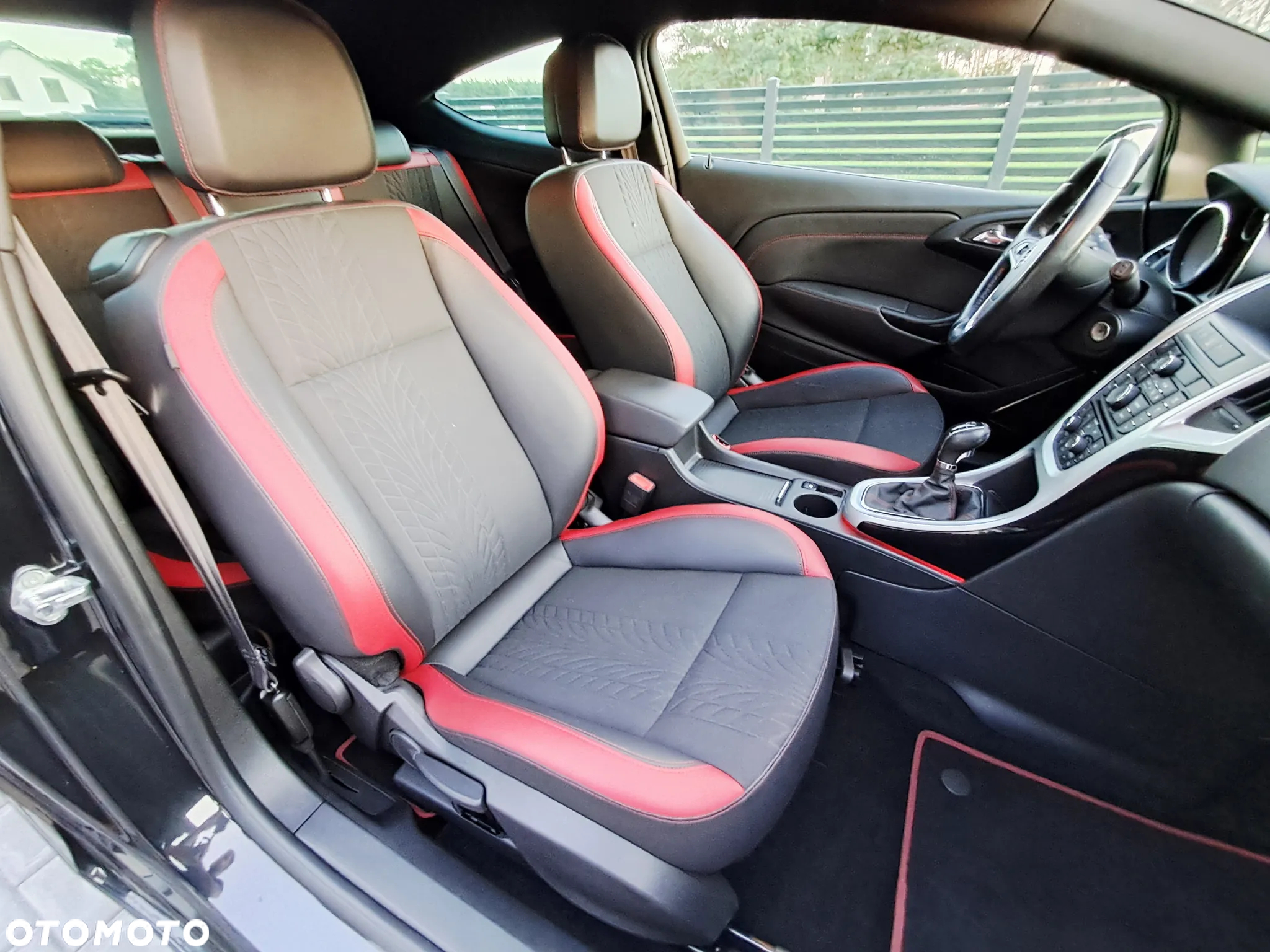 Opel Astra IV GTC 2.0 CDTI Bi-Turbo S&S - 25
