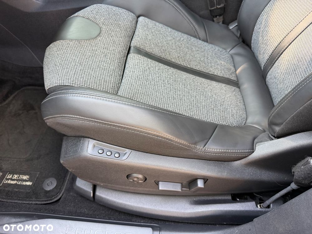 Peugeot 3008 PureTech 130 Stop & Start GPF Allure - 19