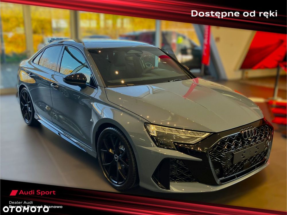 Audi RS3 Limousine - 1