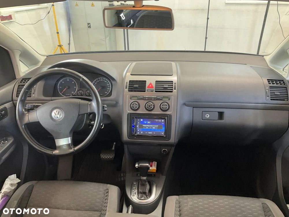 Volkswagen Touran - 3