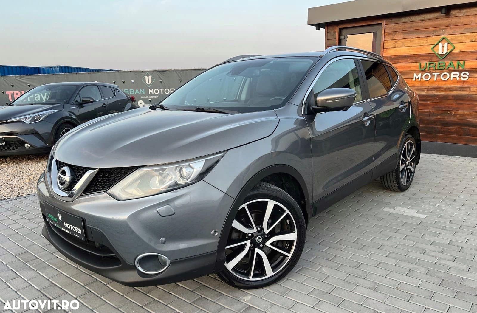 Nissan Qashqai 1.6 DCI Xtronic TEKNA - 1
