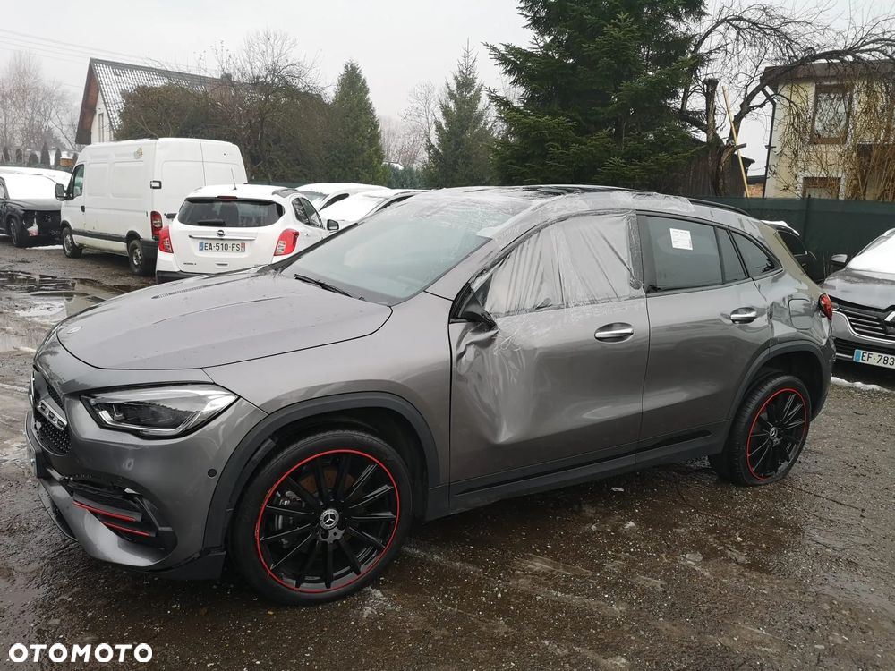 Mercedes-Benz GLA - 35