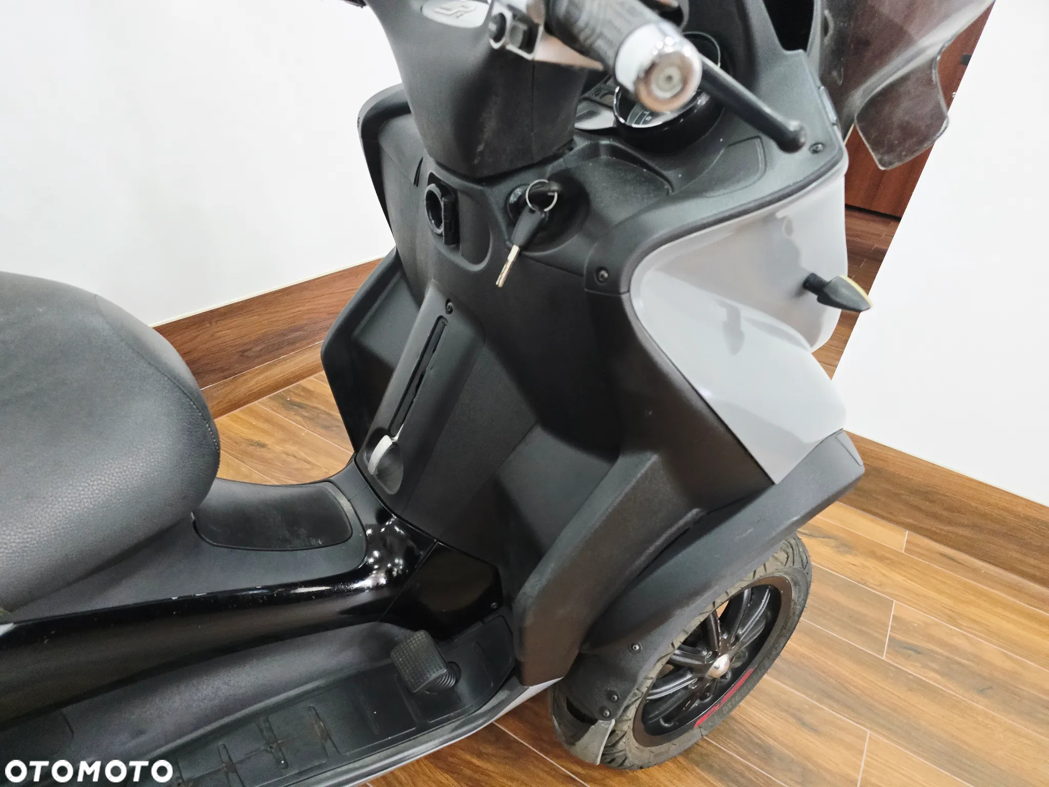 Piaggio MP-3 - 10