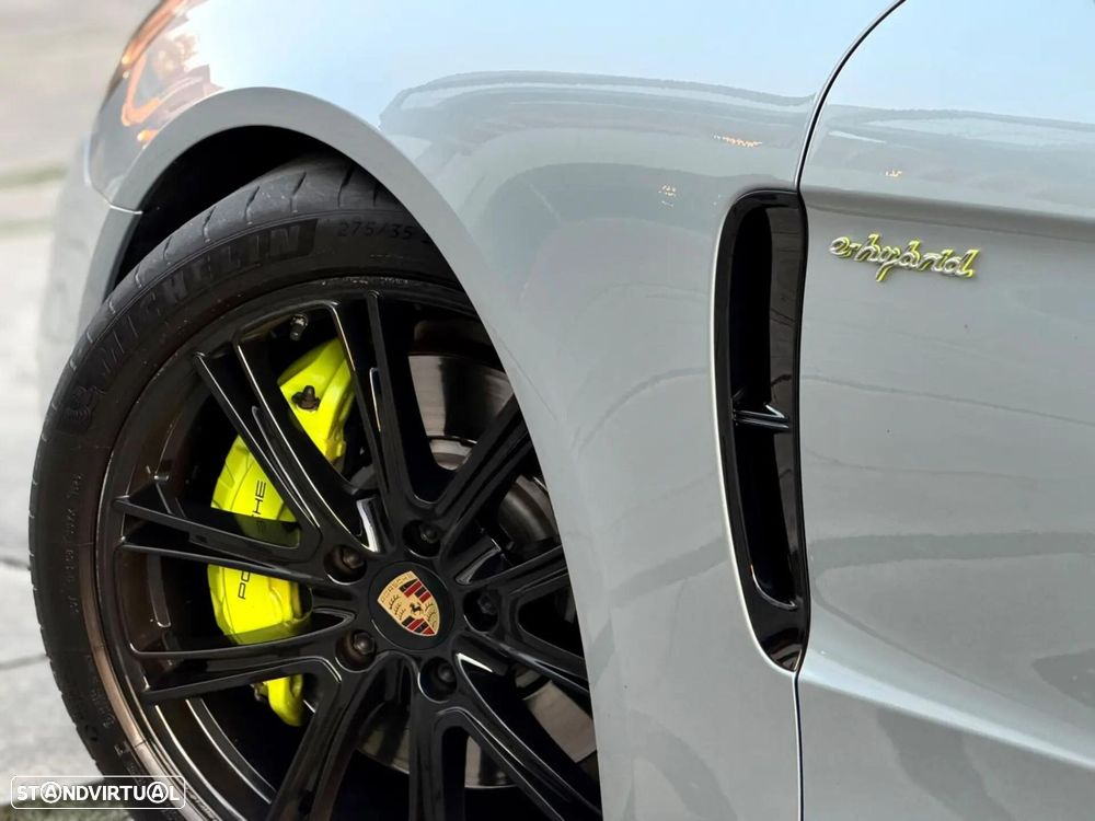 Porsche Panamera 4 E-Hybrid - 4
