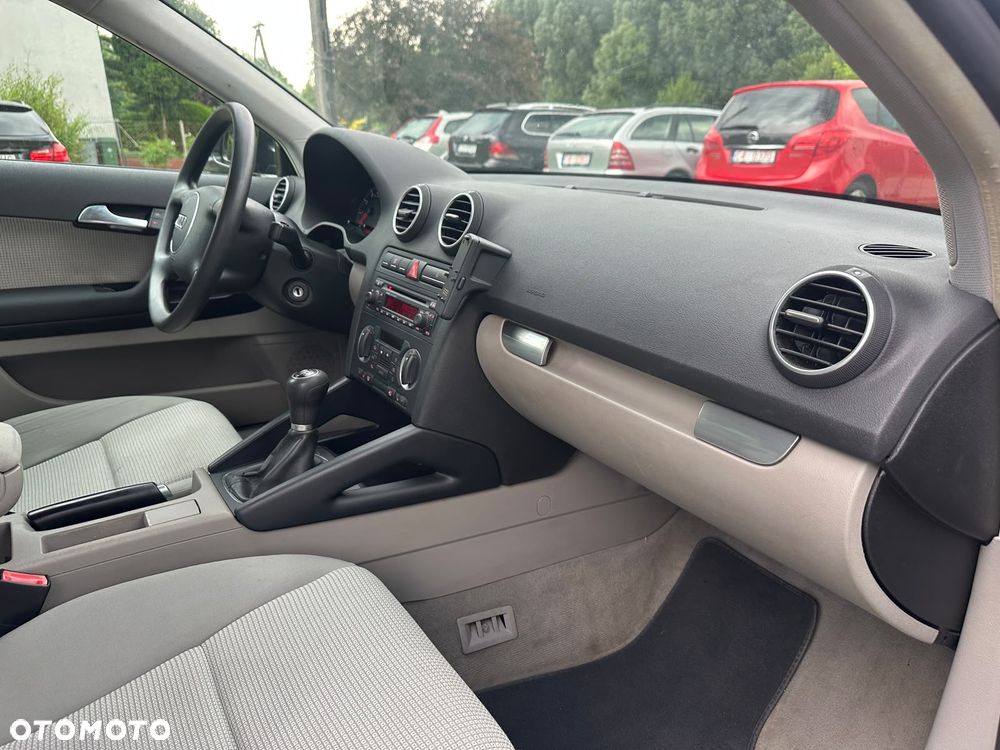 Audi A3 3-drzwiowe 1.6 Attraction - 27