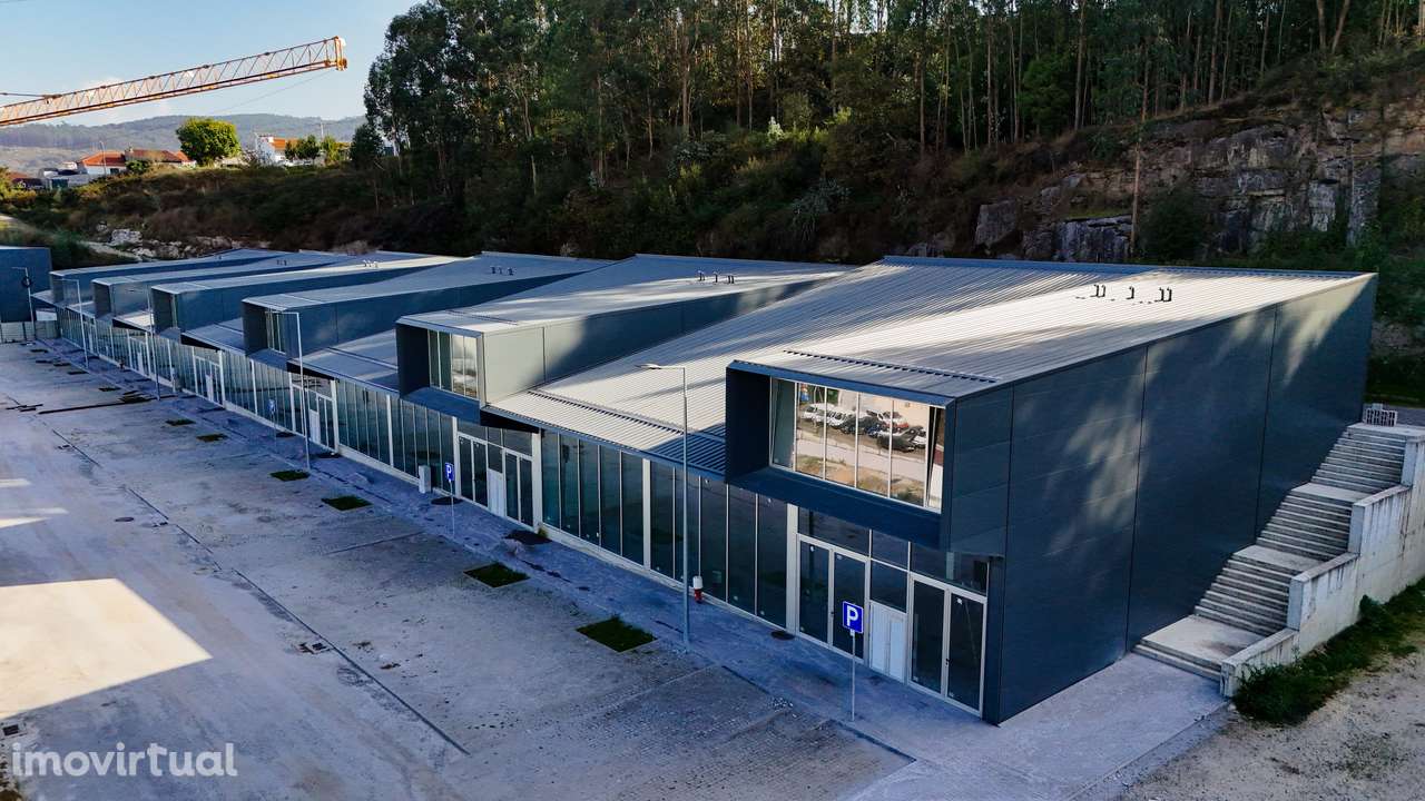 Armazéns/Lojas para arrendamento em Azurém - Grande imagem: 2/4