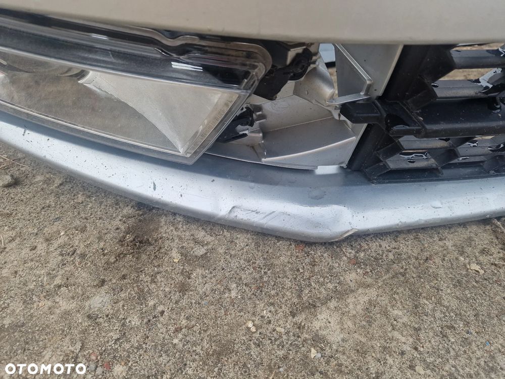 25/ zderzak przedni skoda octavia III - 2