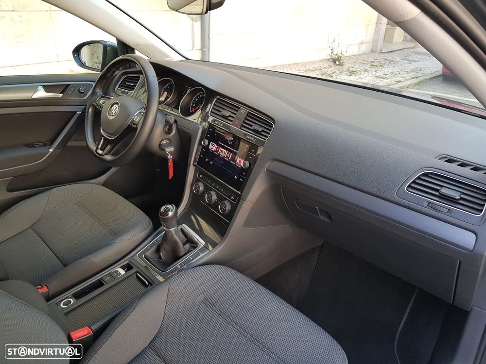 VW Golf Variant 1.6 TDi Confortline - 32