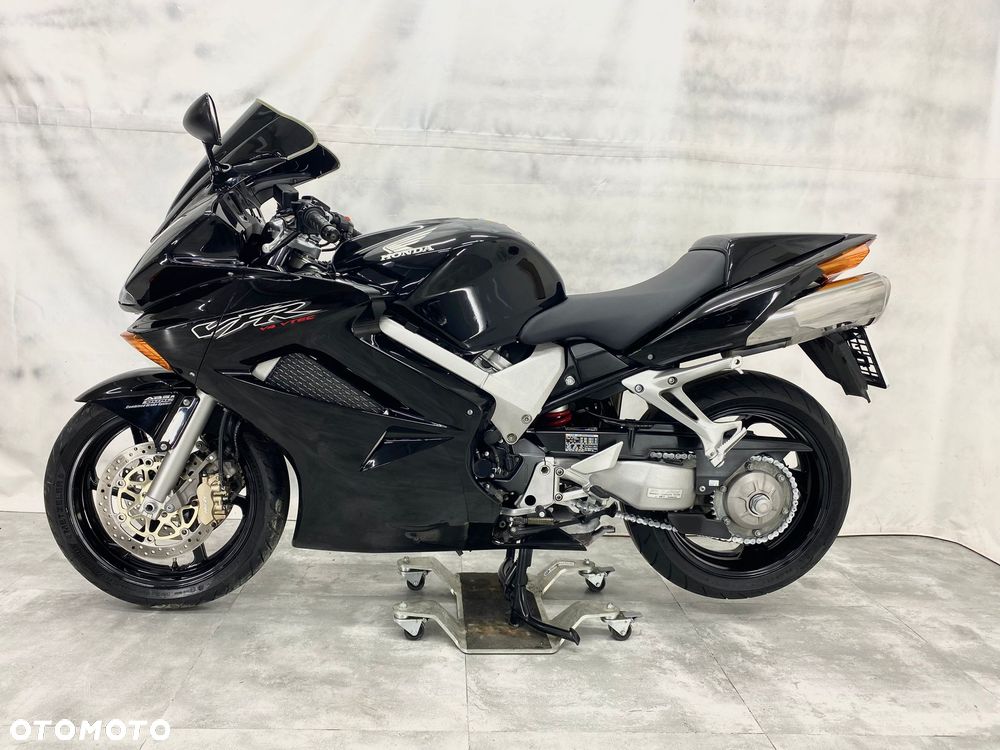 Honda VFR - 13