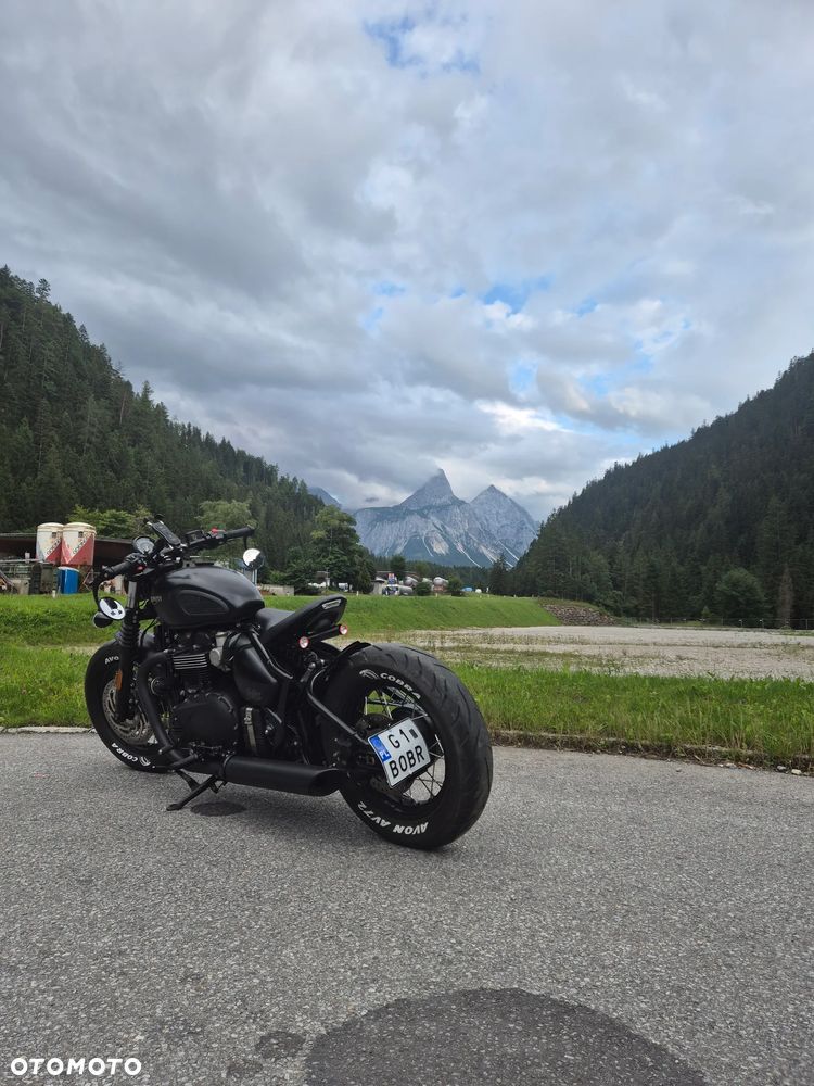 Triumph Bonneville Bobber - 8