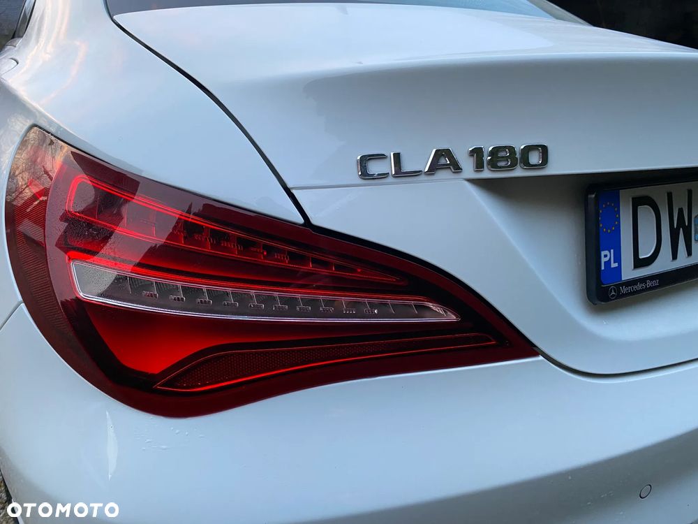 Mercedes-Benz CLA 180 7G-DCT UrbanStyle Edition - 8