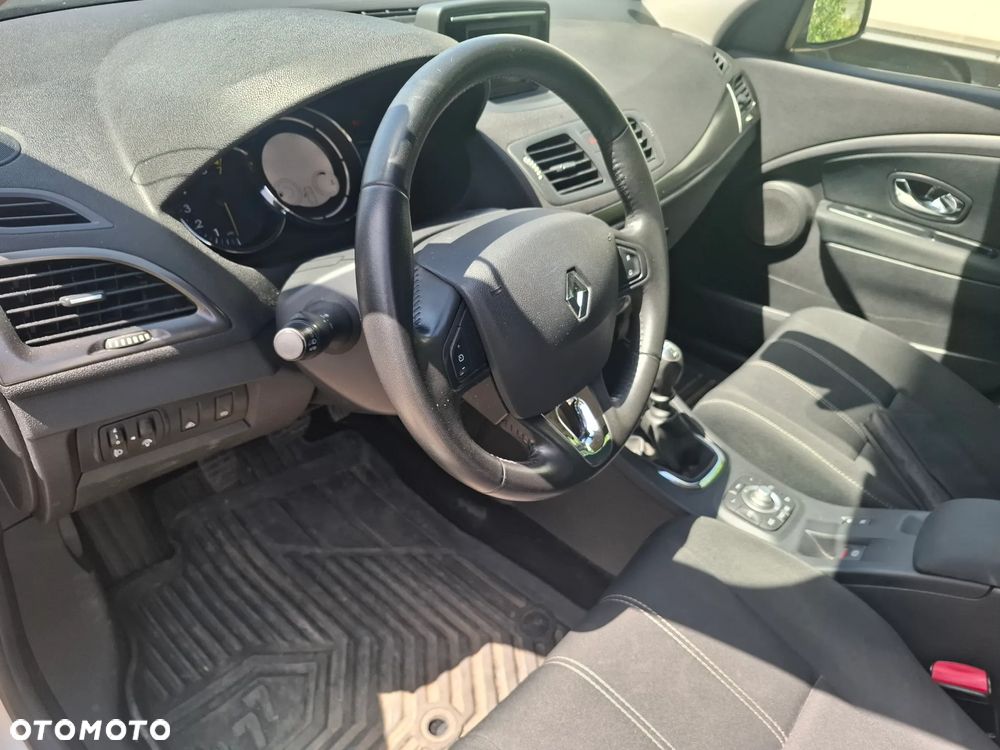 Renault Megane ENERGY TCe 115 Start & Stop Bose Edition - 8