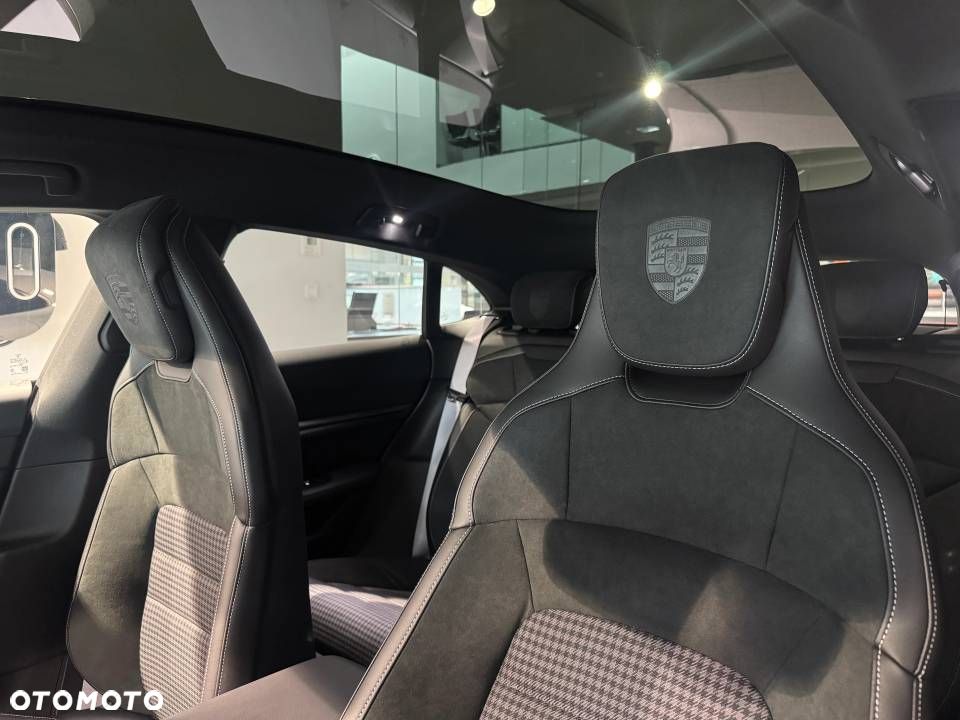 Porsche Taycan 105kWh 4 Performance Plus - 13