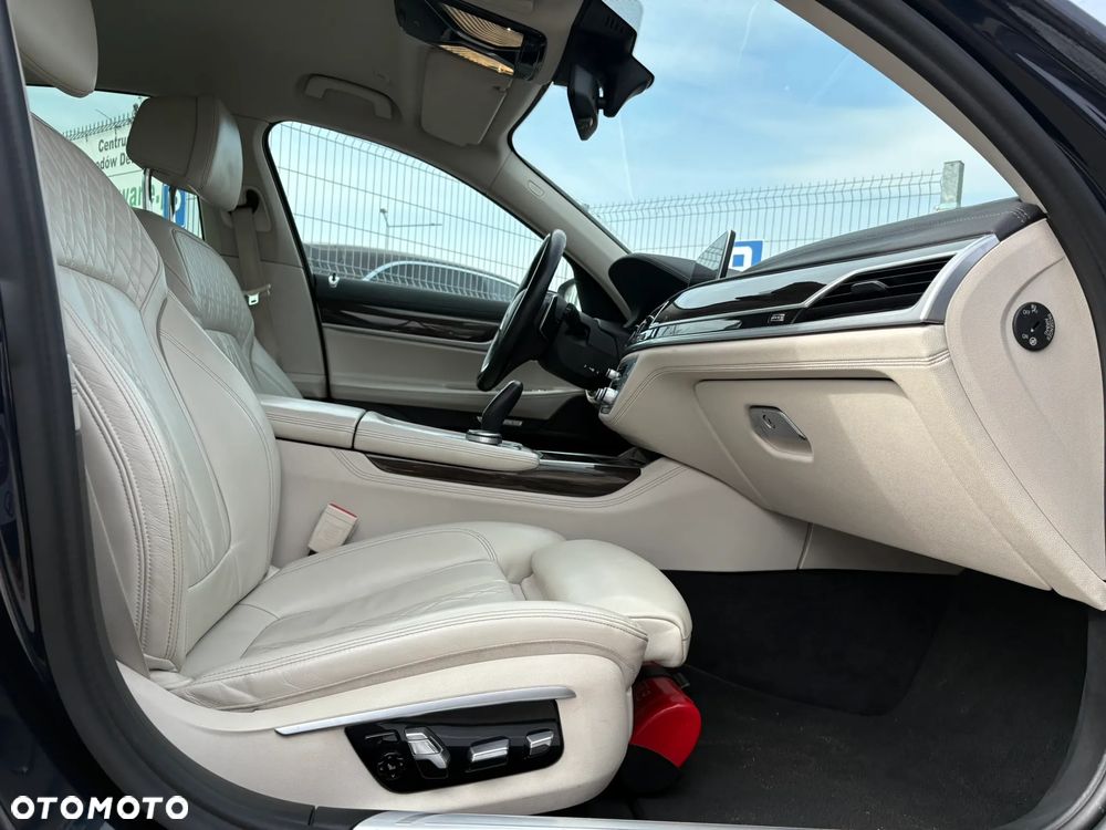 BMW Seria 7 730d xDrive - 31