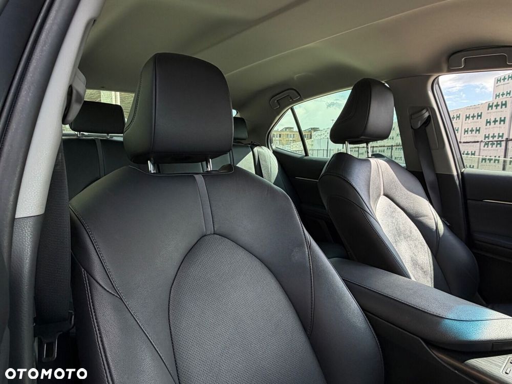 Toyota Camry 2.5 Hybrid Executive CVT - 14