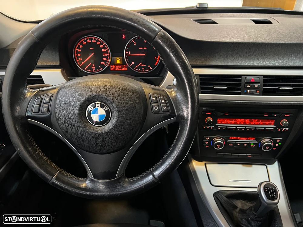 BMW 320 d Touring Dynamic - 8