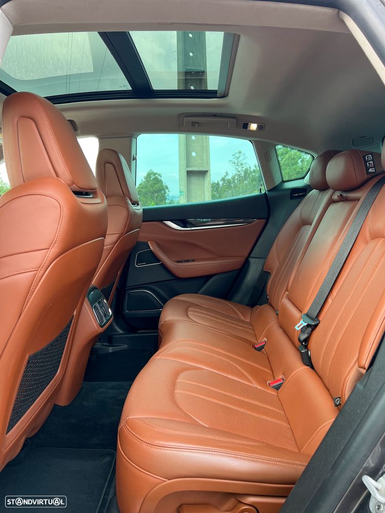 Maserati Levante S Q4 - 12
