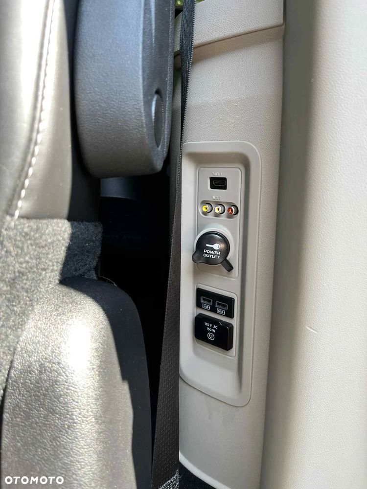 Chrysler Town & Country 3.6 Limited - 18