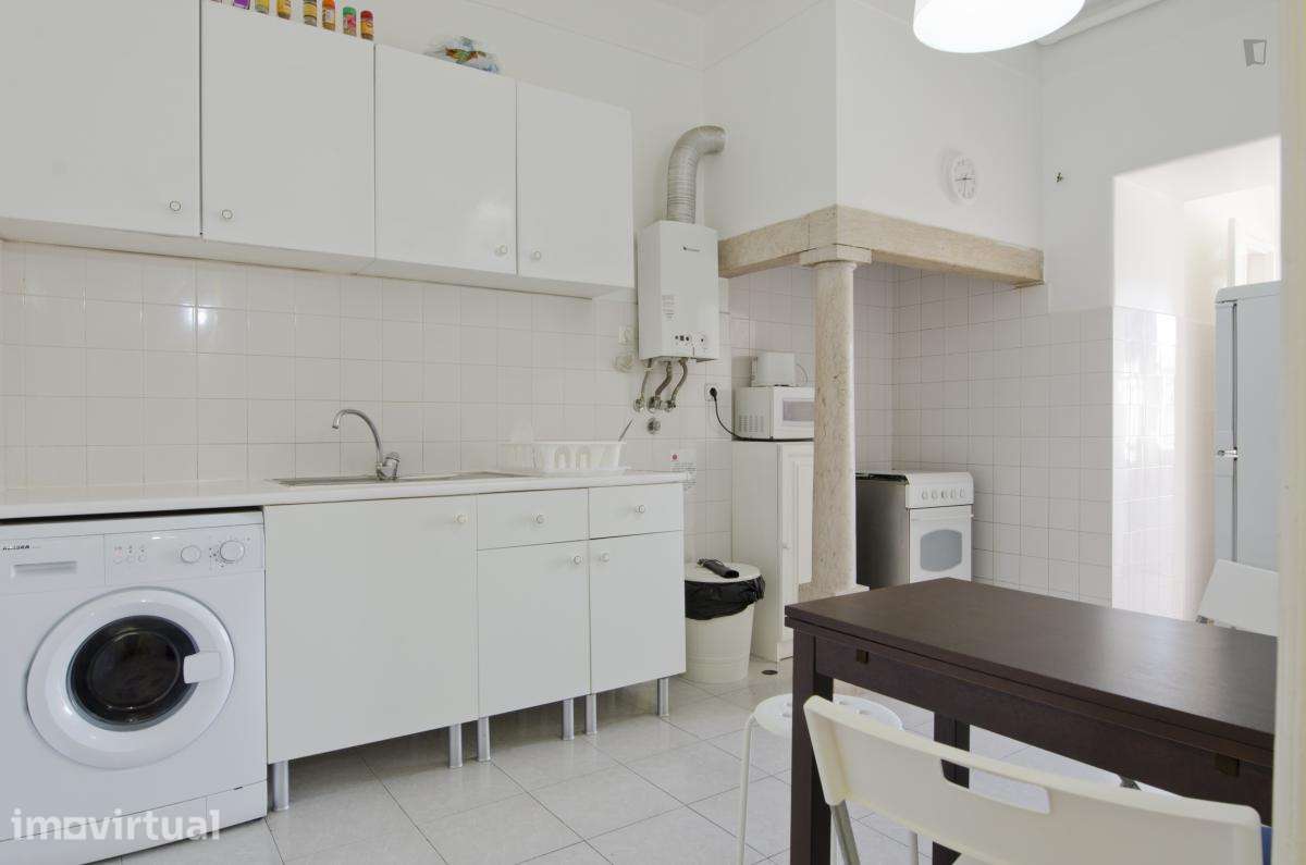 Quarto - localizado em Intendente Lisbon - Grande imagem: 5/19