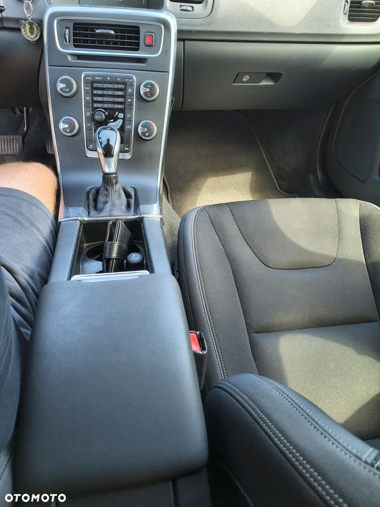 Volvo V60 D4 Geartronic Momentum - 15