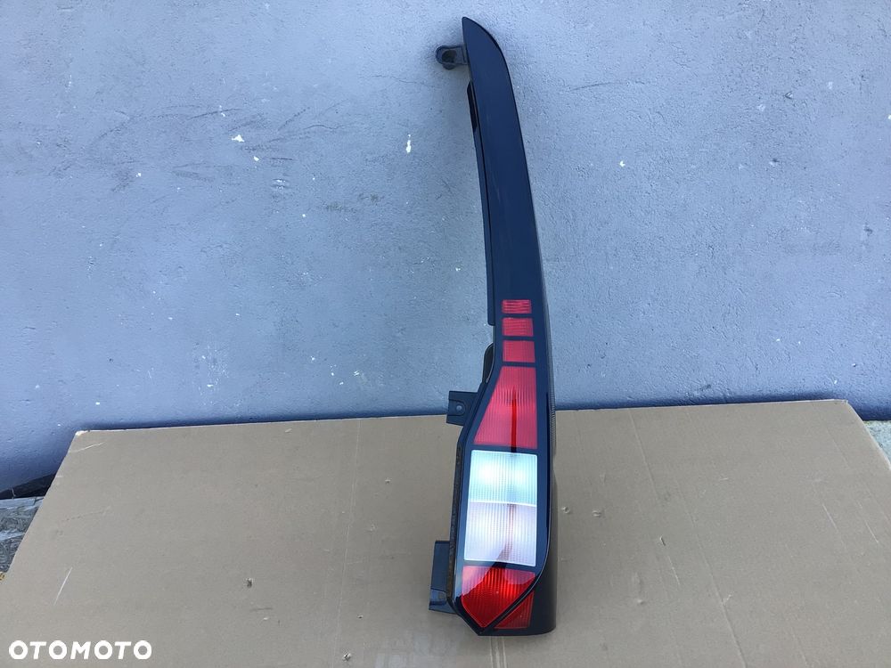 Lampa tylna prawa VW Caddy 2K7