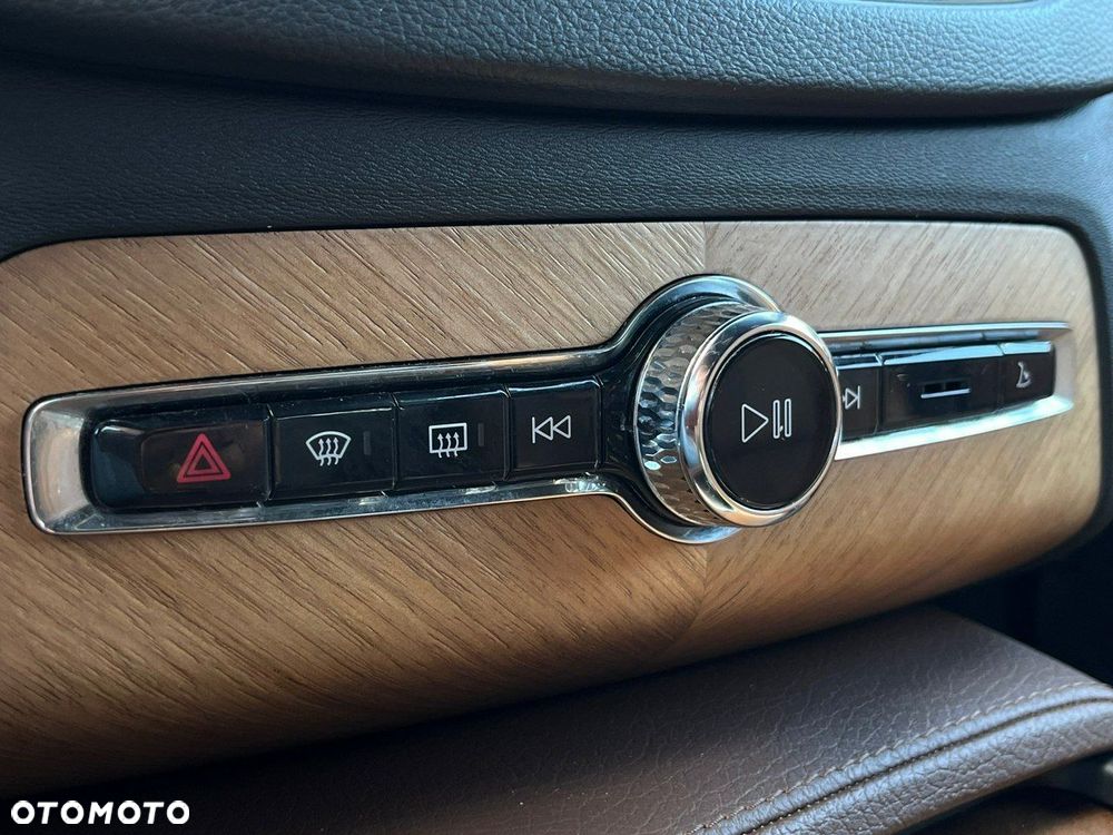 Volvo XC 90 - 23