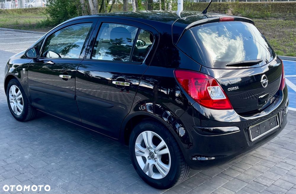 Opel Corsa 1.2 16V Cosmo - 9