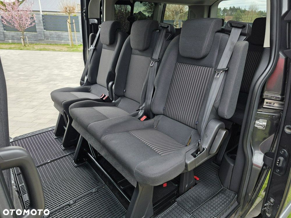 Ford Tourneo Custom - 12