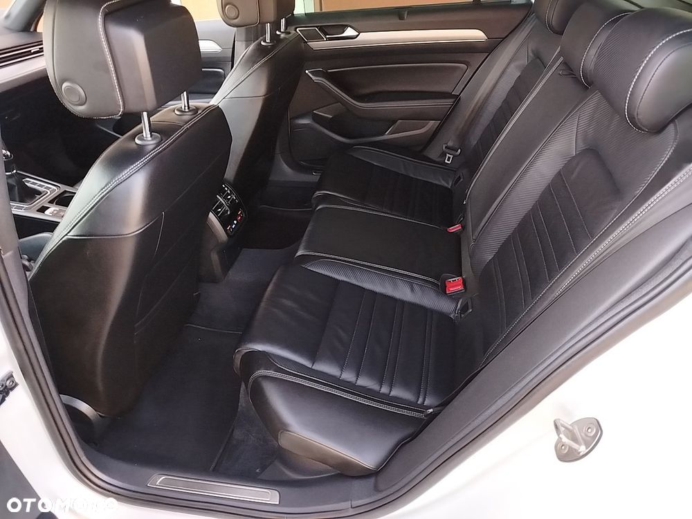 Volkswagen Passat - 25