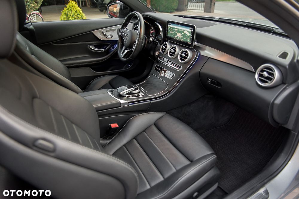 Mercedes-Benz Klasa C 300 9G-TRONIC - 24