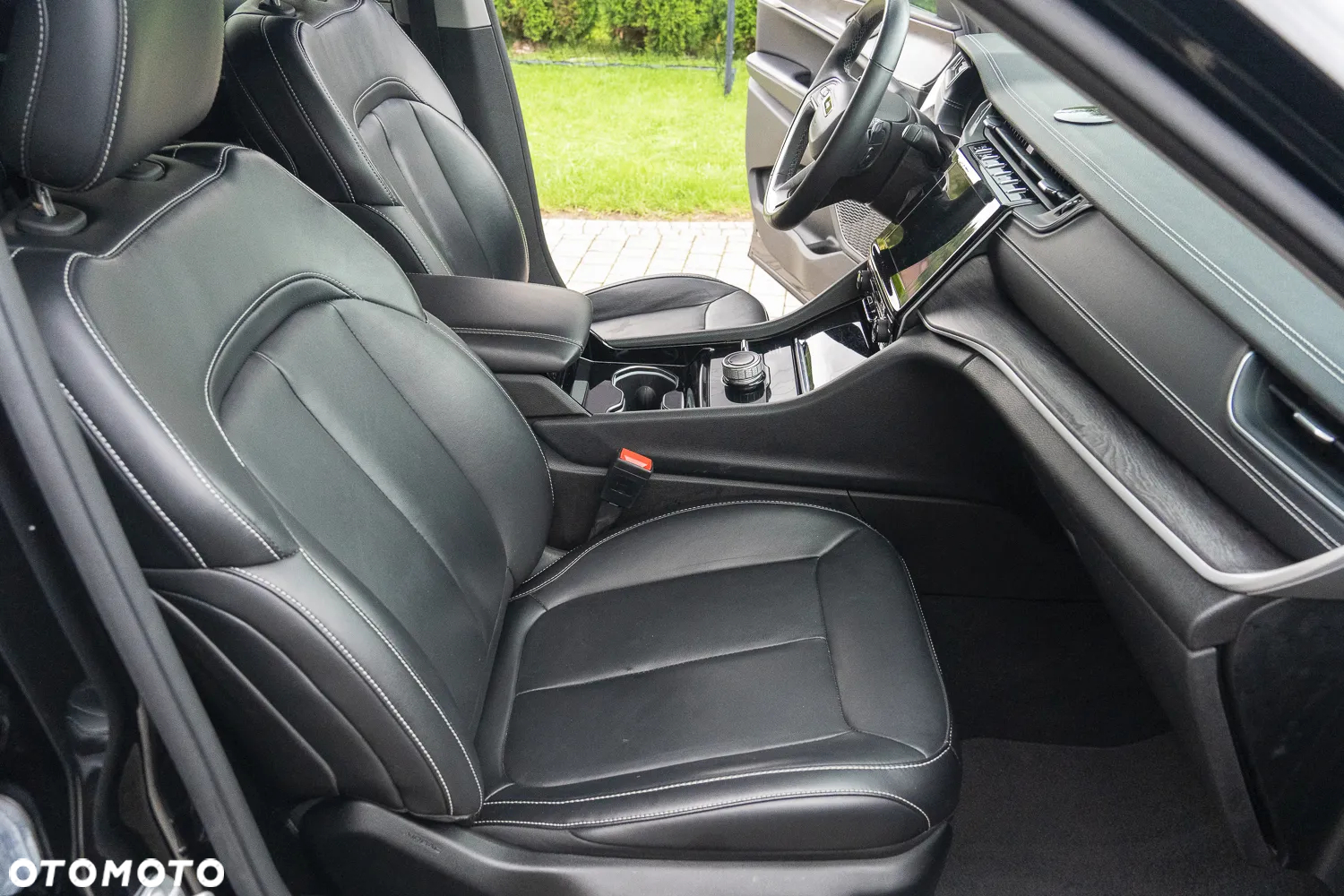 Jeep Grand Cherokee - 12