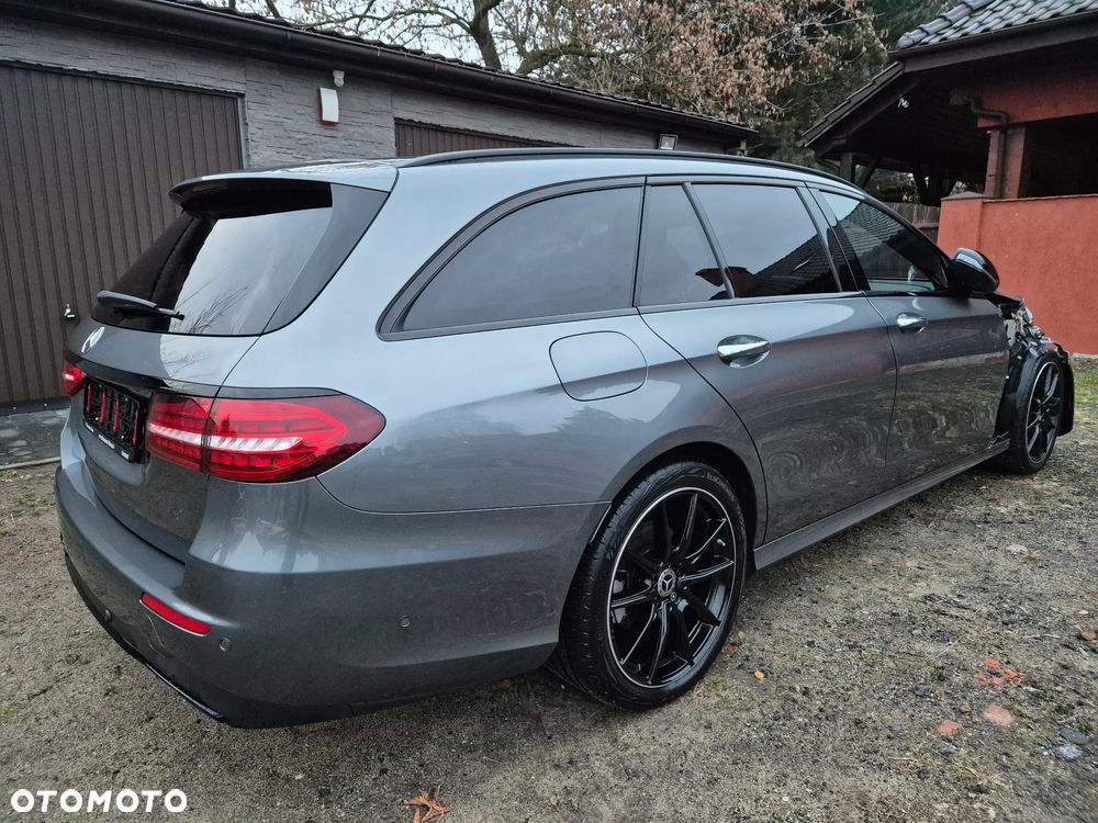 Mercedes-Benz Klasa E 220 d T 4Matic 9G-TRONIC Edition AMG Line - 3