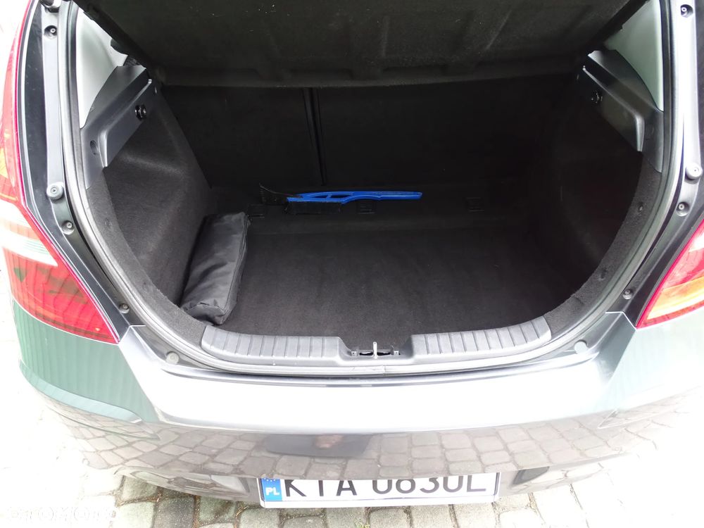 Hyundai i30 1.4 Classic + - 8