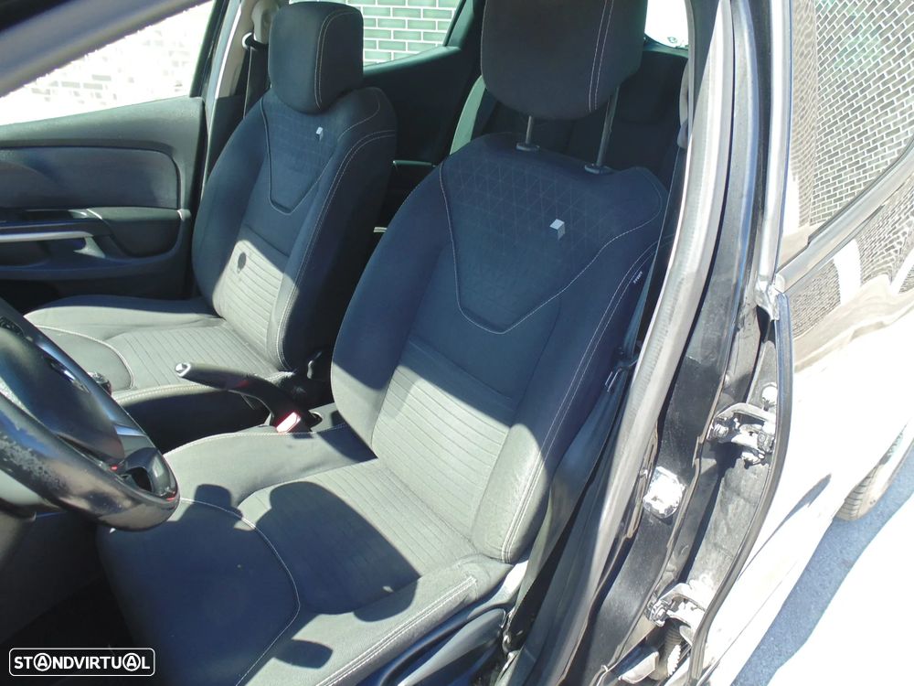 Renault Clio 0.9 TCe Limited - 26