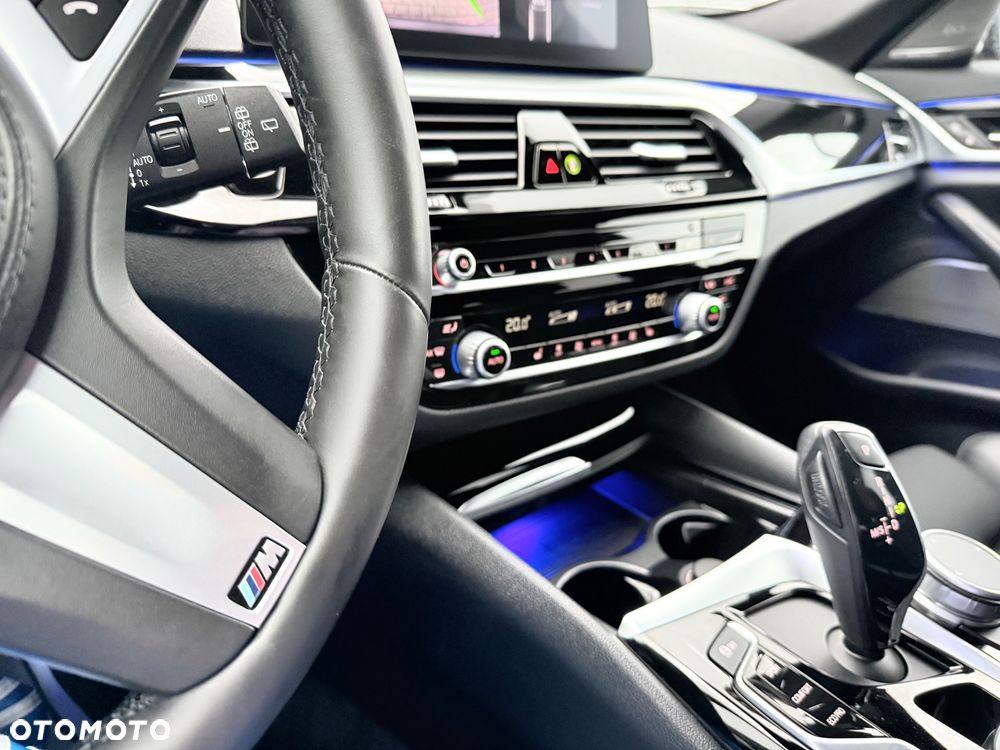 BMW Seria 5 520d Sport Line - 37