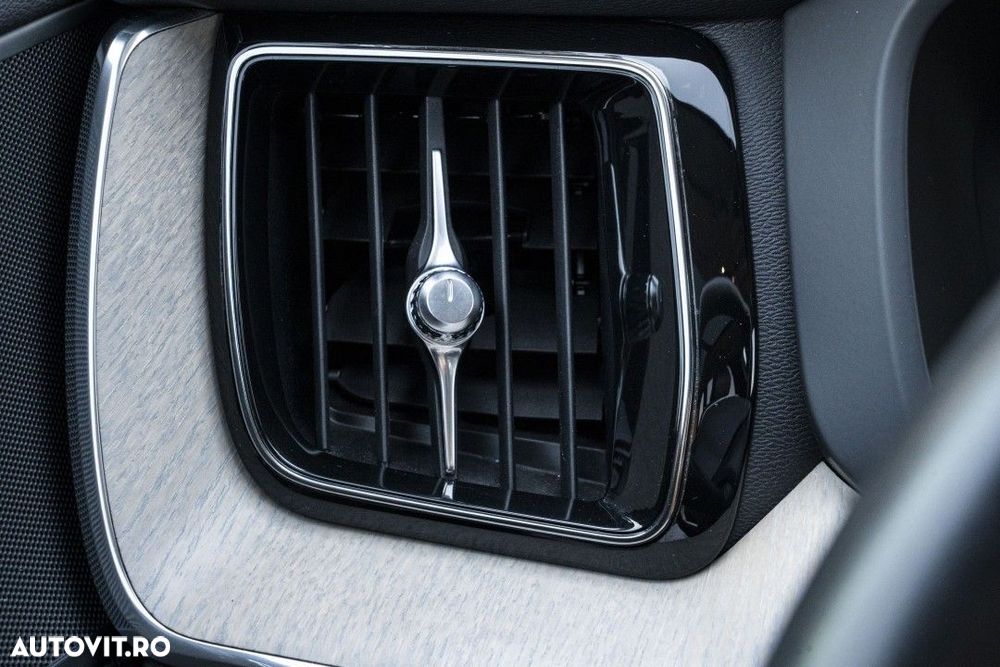 Volvo XC 60 - 30