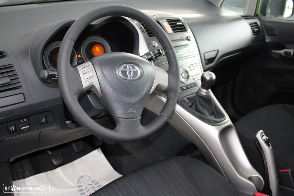 Toyota Auris - 22