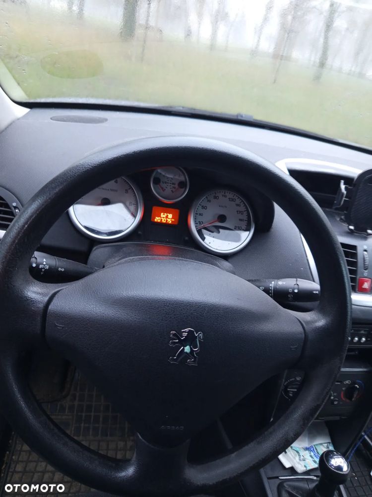 Peugeot 207 1.4 - 6