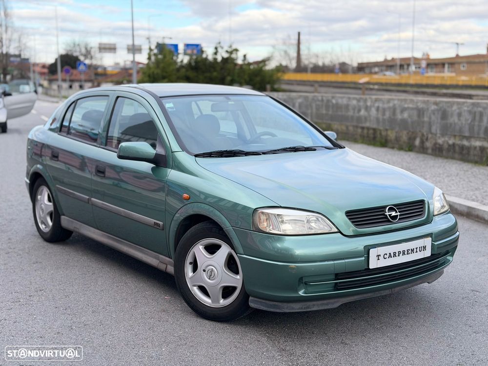 Opel Astra 1.4i Sportive - 1
