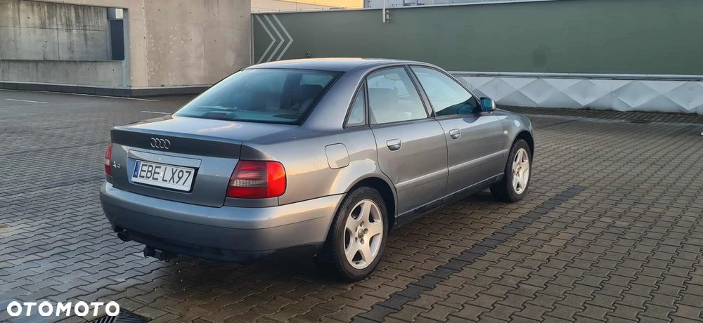 Audi A4 Limousine - 4